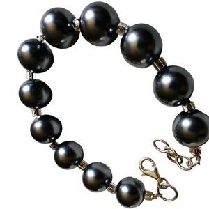 Sterling Silver Majestik Rh-pl
Grey Imitation Shell Pearl
Hand-knotted B…